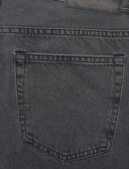 HAN Kjøbenhavn - Tapered Jeans - tapered jeans - black stone - 4