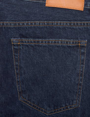 HAN Kjøbenhavn - Tapered Jeans - tapered jeans - medium blue - 4