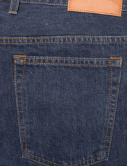 HAN Kjøbenhavn - Relaxed Jeans - brīva piegriezuma džinsa bikses - medium blue - 4