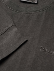 HAN Kjøbenhavn - Casual Tee Long Sleeve - langærmede t-shirts - dark grey logo - 2