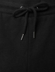 HAN Kjøbenhavn - Sweat shorts - basic shirts - black logo - 3