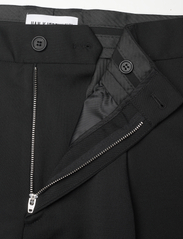 HAN Kjøbenhavn - Boxy Suit Pants - jakkesætsbukser - black - 2