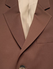 HAN Kjøbenhavn - Single Suit Blazer - dvieiliai švarkai - brown - 2
