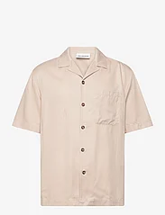 HAN Kjøbenhavn - Tencel Summer Shirt - kortærmede t-shirts - sand - 0