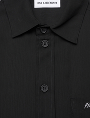 HAN Kjøbenhavn - Fluid Script Logo Short Sleeve Shirt - peruskauluspaidat - black - 2