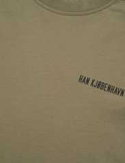 HAN Kjøbenhavn - Script Logo Boxy S/S Tee - short-sleeved t-shirts - army green - 2