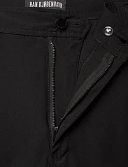 HAN Kjøbenhavn - Washed Technical Cargo Trousers - cargo pants - black - 3