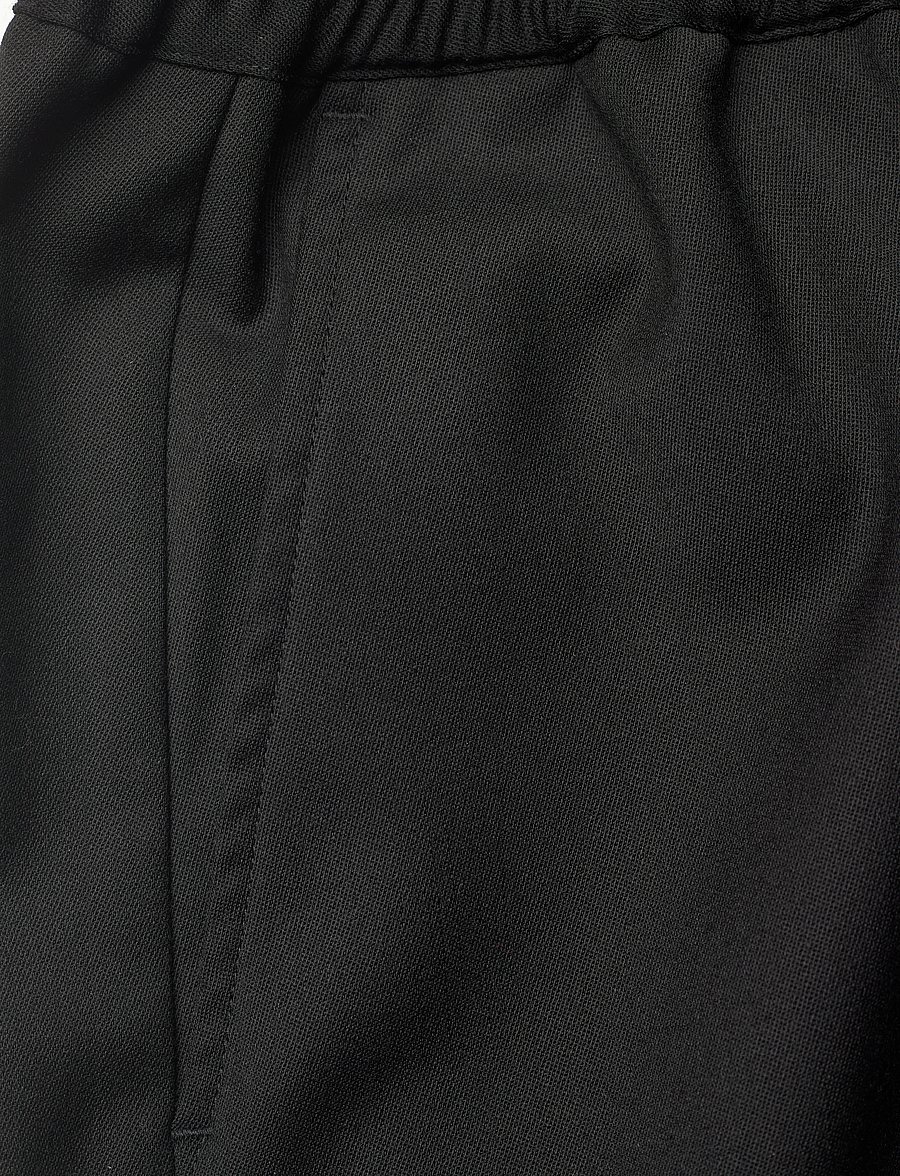 HAN Kjøbenhavn - Wool Elasticated Wide Leg Shorts - cargo shorts - black - 2