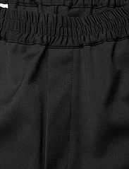 HAN Kjøbenhavn - Wool Elasticated Wide Leg Shorts - shorts - black - 3