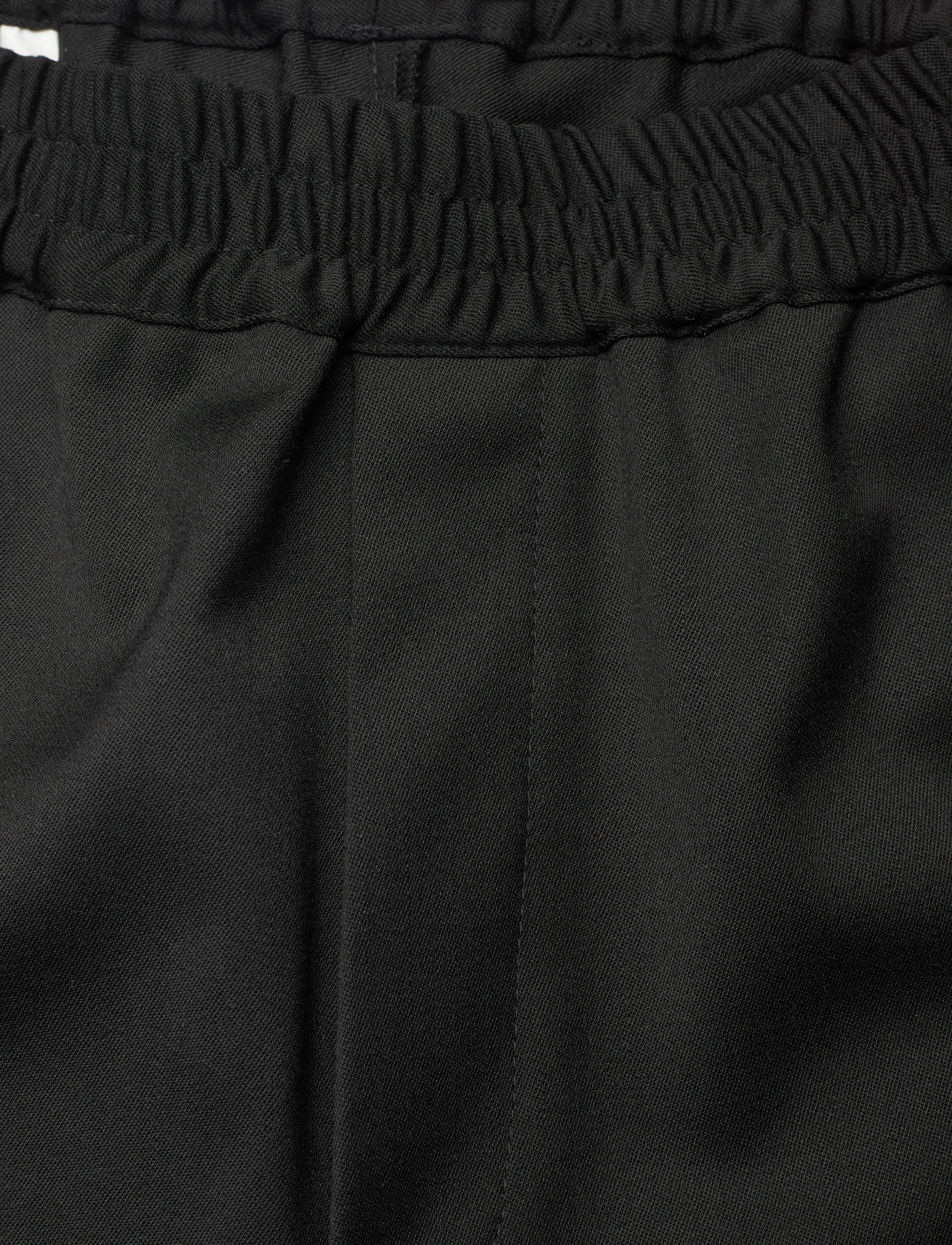 HAN Kjøbenhavn - Wool Elasticated Wide Leg Shorts - cargo shorts - black - 3