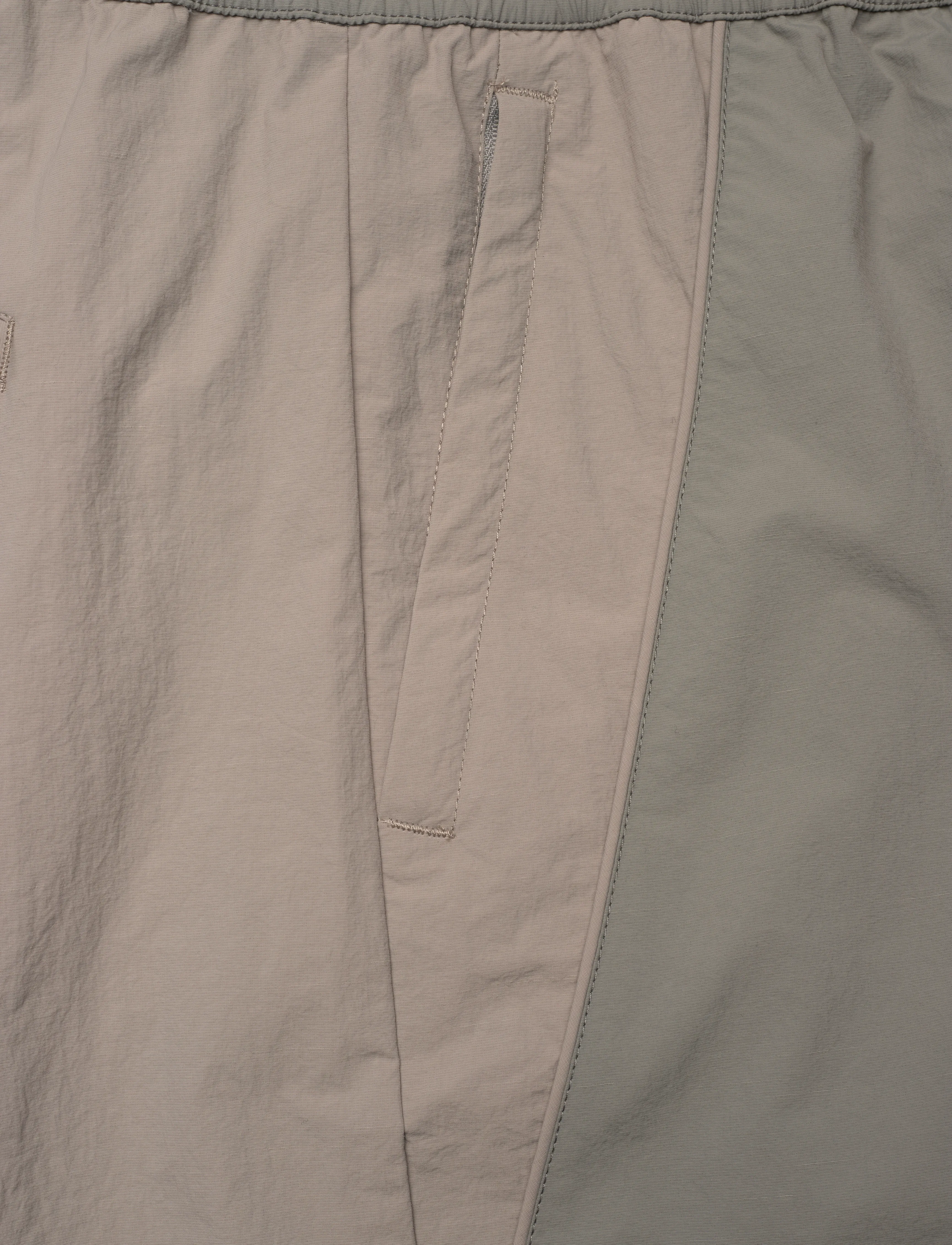 HAN Kjøbenhavn - Relaxed Panelled Track Trousers - stone grey - 2