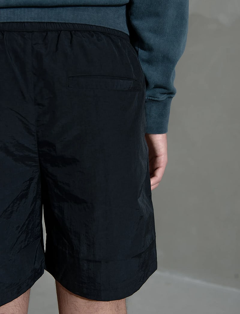 HAN Kjøbenhavn - Nylon Track Shorts - sweatshorts - black - 3
