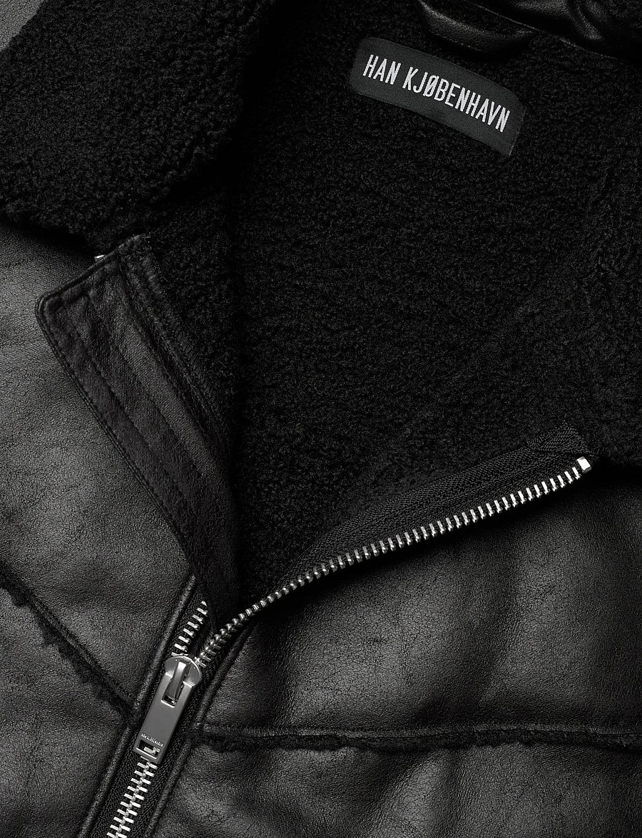 HAN Kjøbenhavn - Faux Shearling Boxy Jacket - forårsjakker - black - 3