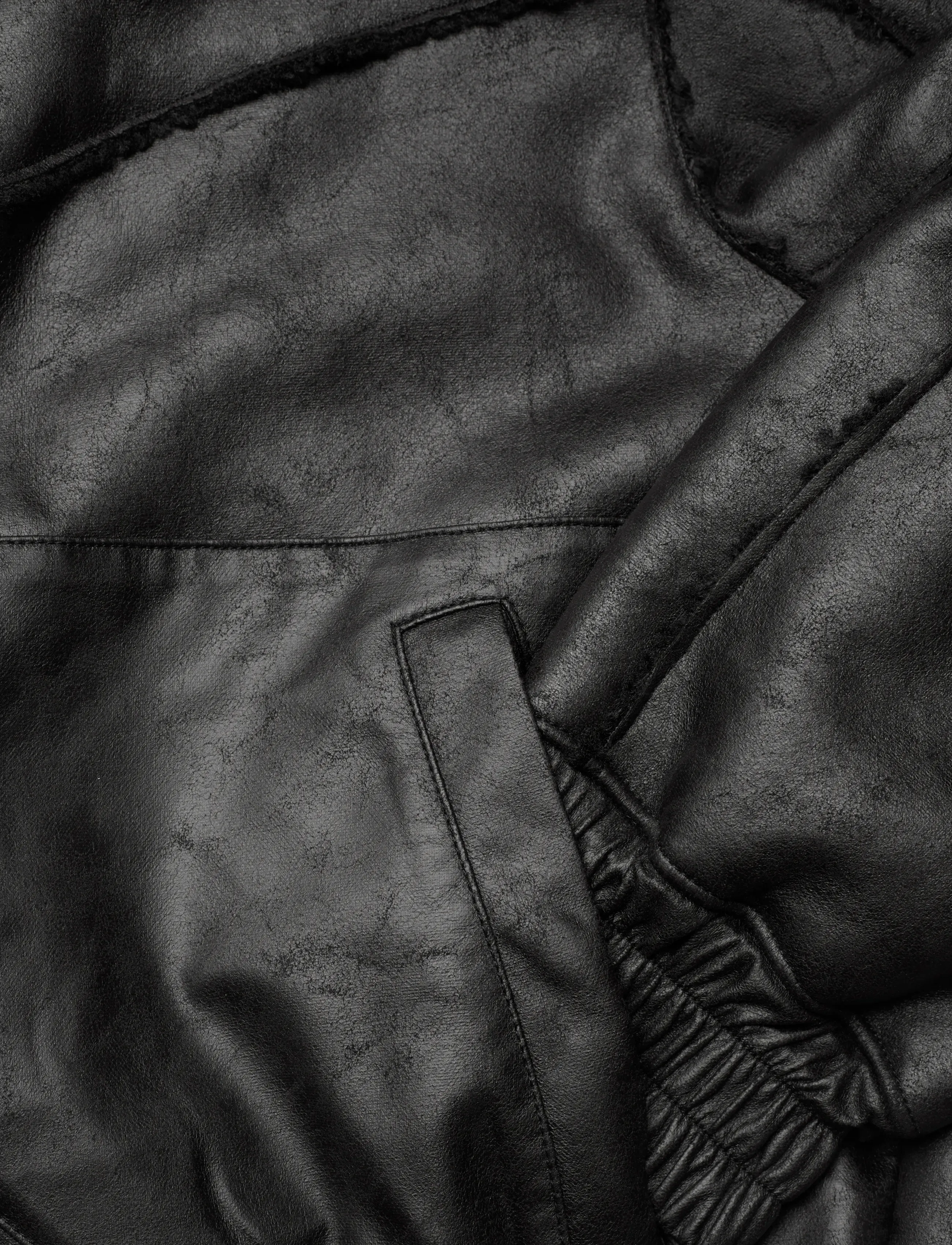 HAN Kjøbenhavn - Faux Shearling Boxy Jacket - forårsjakker - black - 4