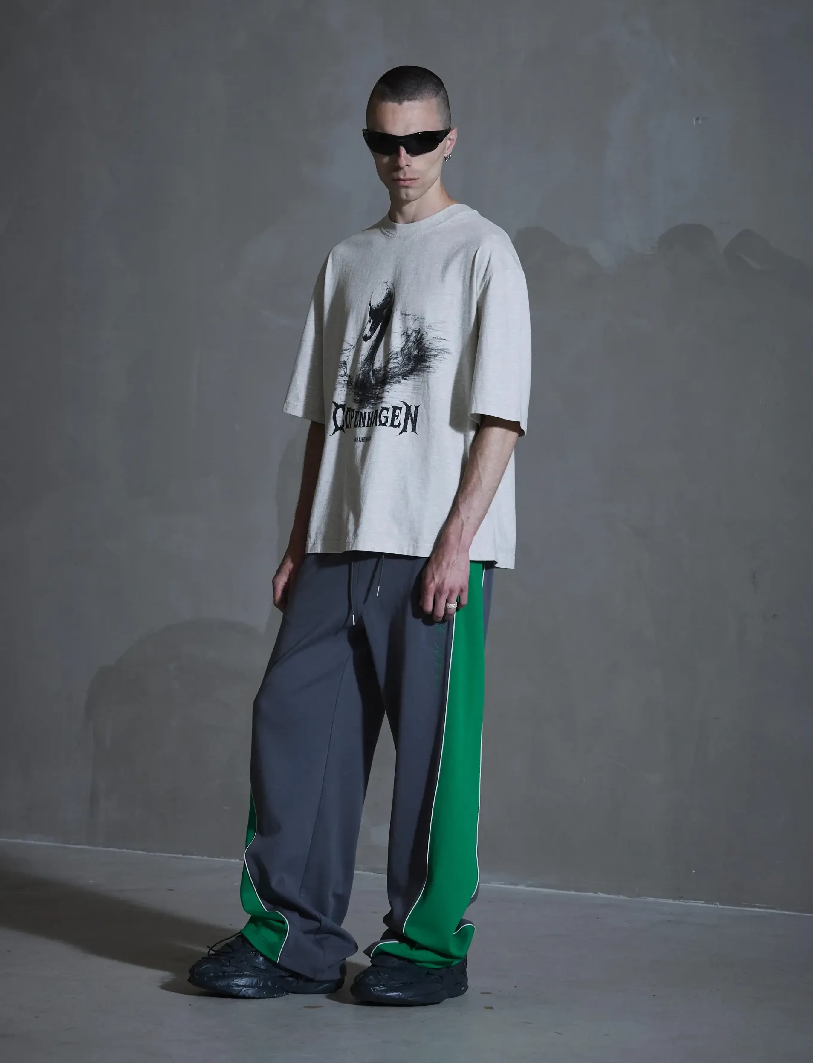 HAN Kjøbenhavn - HK Swan Oversized Tee - kortærmede t-shirts - light grey melange - 3