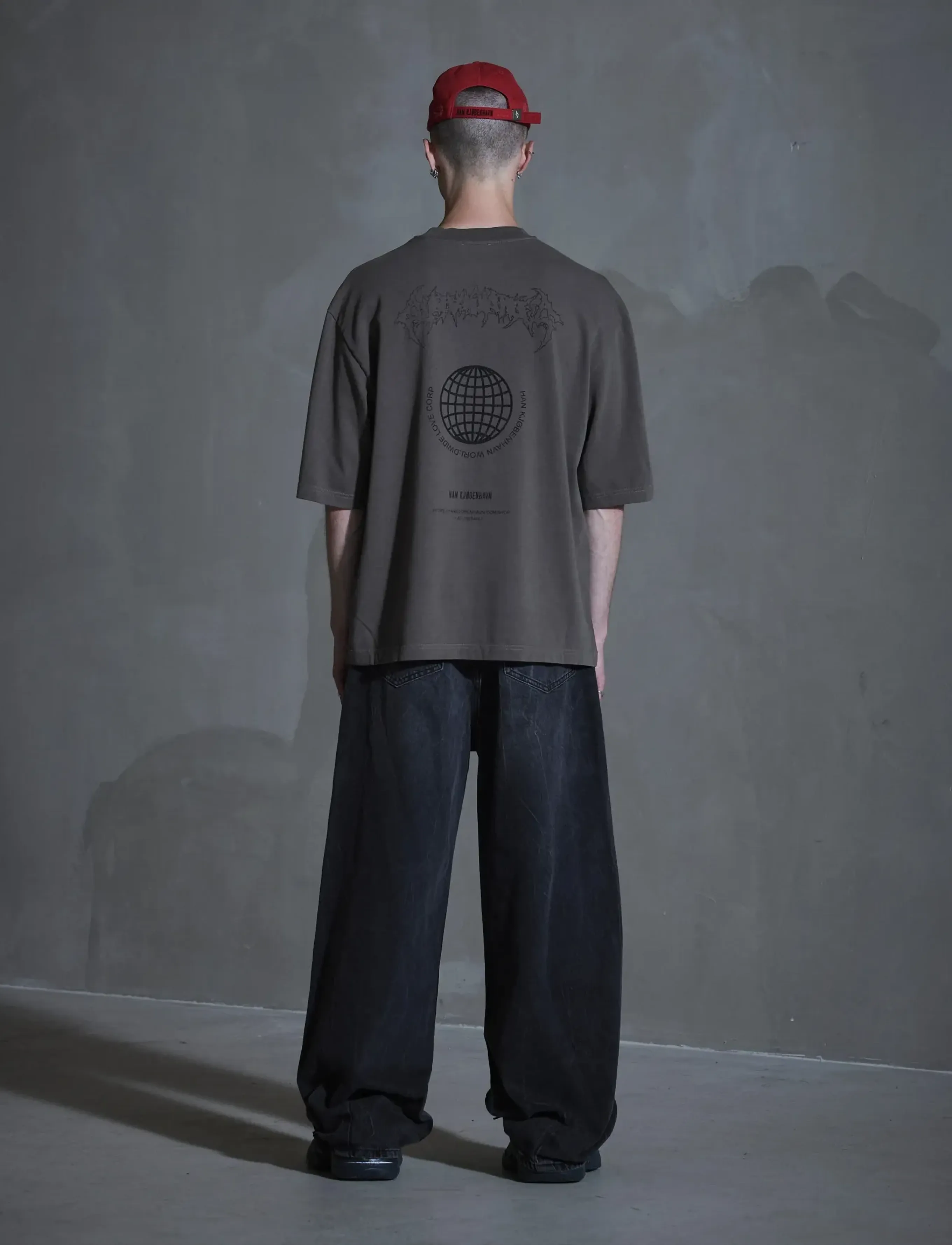 HAN Kjøbenhavn - Love Corp Oversized Tee - kortærmede t-shirts - dusty brown - 4