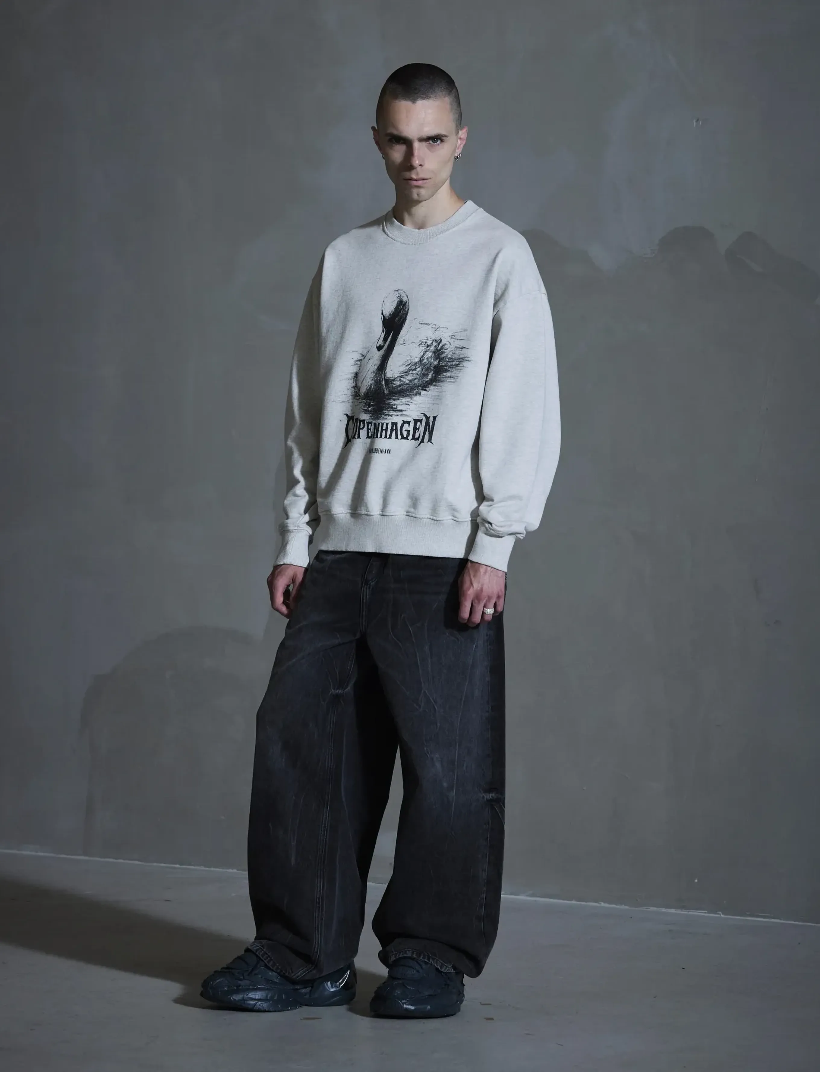 HAN Kjøbenhavn - HK Swan Oversized Crewneck - shop efter anledning - light grey melange - 3