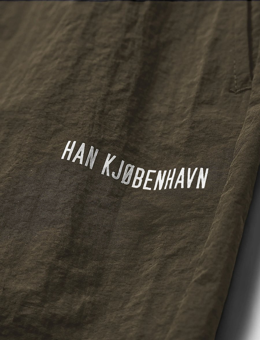 HAN Kjøbenhavn - Logo Track Shorts - casual shorts - khaki green - 1