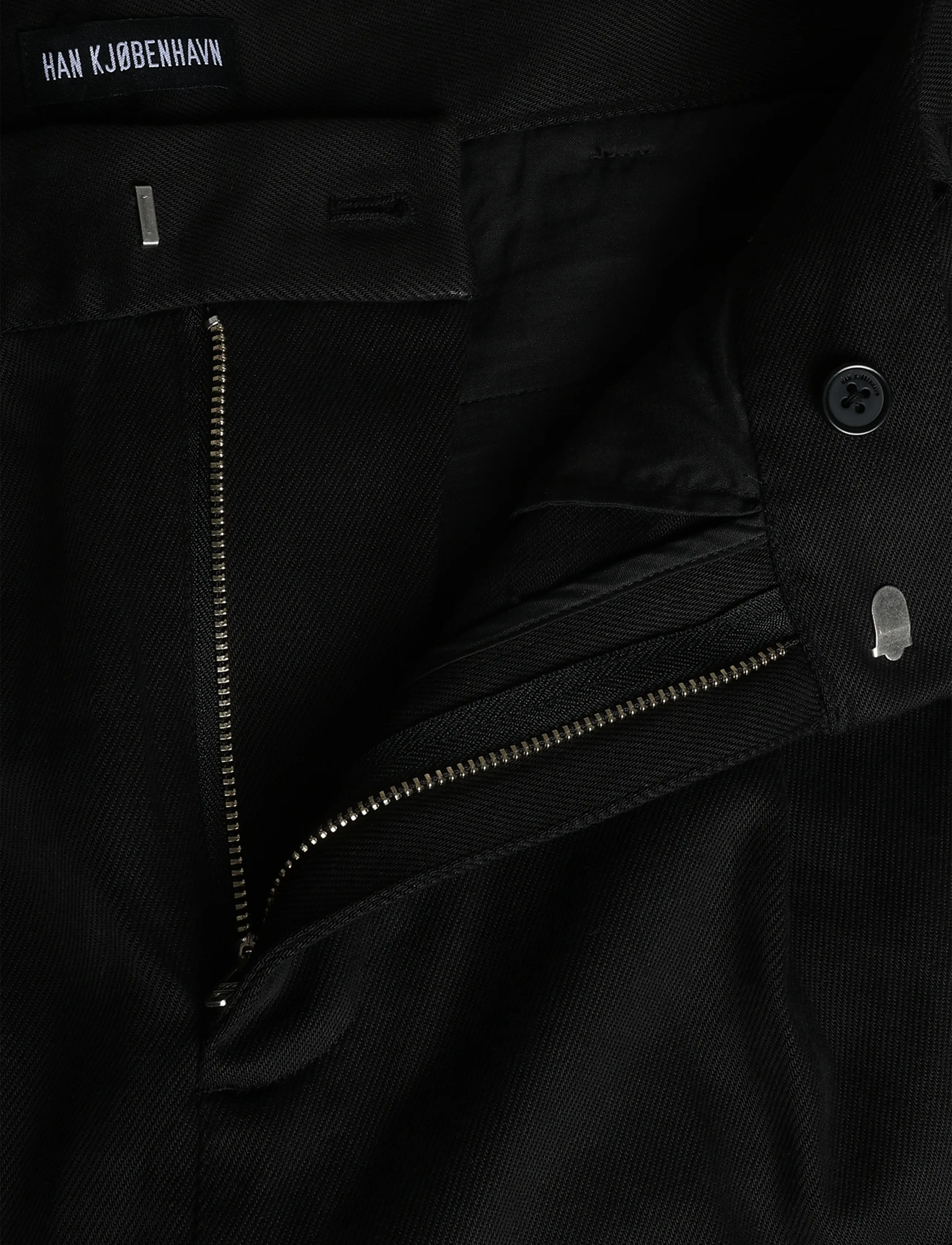 HAN Kjøbenhavn - Relaxed Tencel Trousers - vabaajapüksid - black - 3