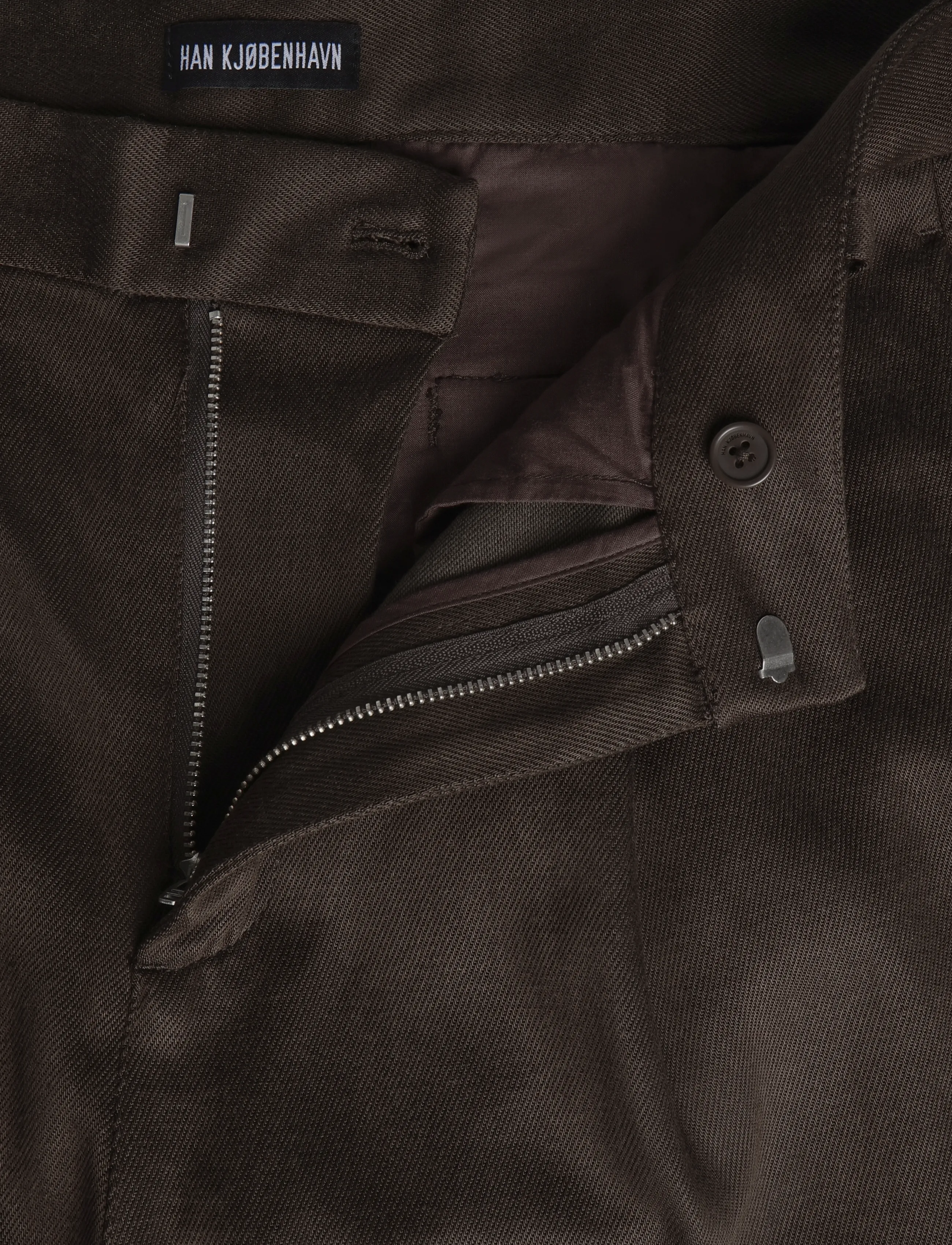 HAN Kjøbenhavn - Relaxed Tencel Trousers - freizeithosen - dark brown - 4