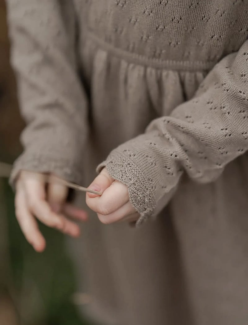 Hanevild - scallop dress - långärmade babyklänningar - crockery - 4