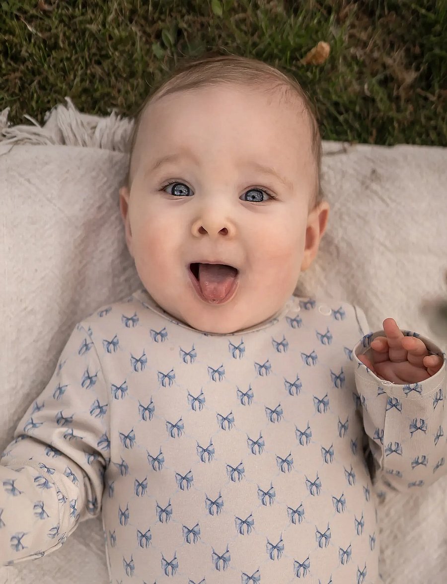 Hanevild - Bow romper - langärmelige bodys - summersand - 0