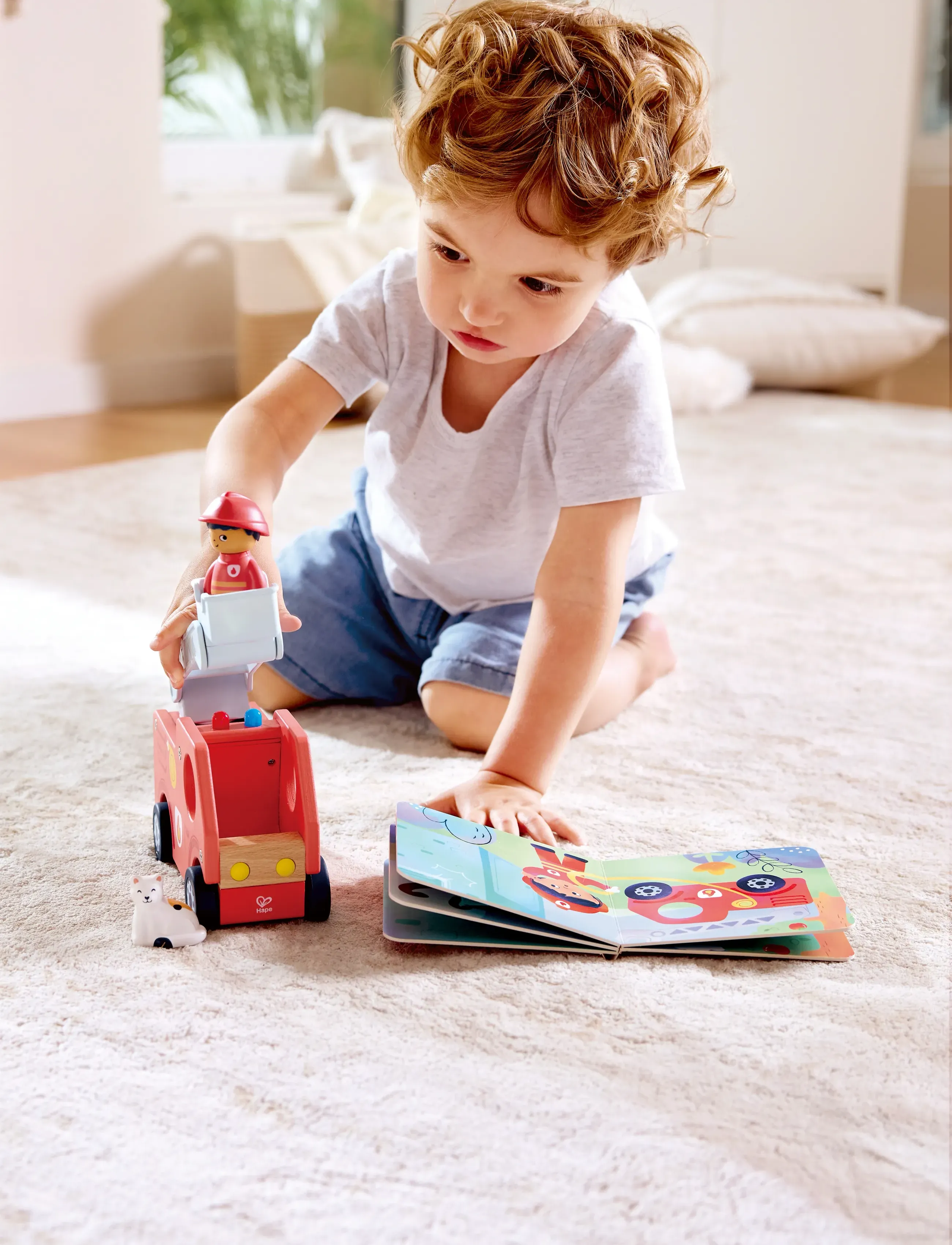 Hape The Roaring Fire Truck With Sound, Børn, Other Toy Cars, Rød, Str: ONE SIZE