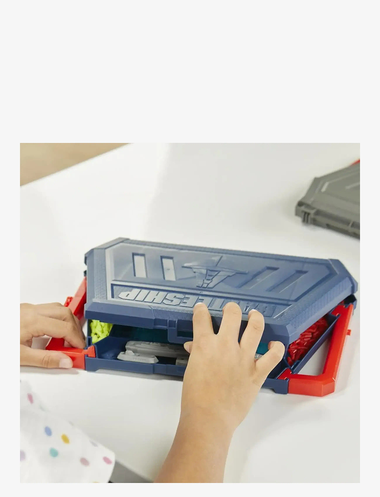 Hasbro Gaming - Battleship Board game Strategy - multi coloured - 2