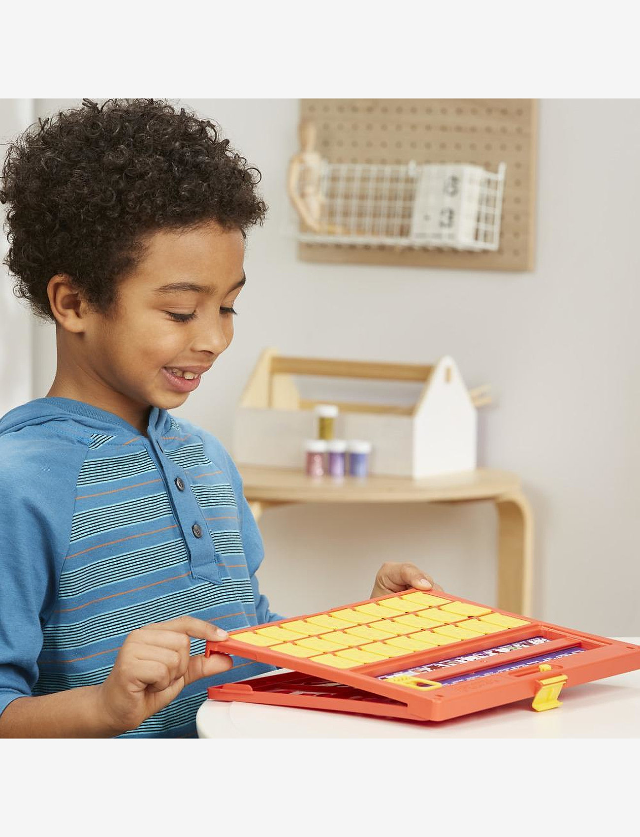 Hasbro Gaming - Guess Who? Original Guessing Game, Board Game for Kids Ages 6 and Up For 2 Players - multi coloured - 4