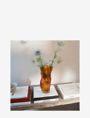 Hein Studio - Ostrea Rock Glass Vase - Amber - große vasen - amber - 2