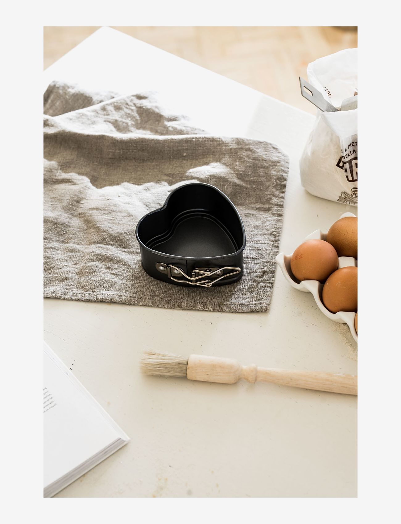 Heirol - SPRINGFORM BIG HEART - kakkuvuoat - black - 1