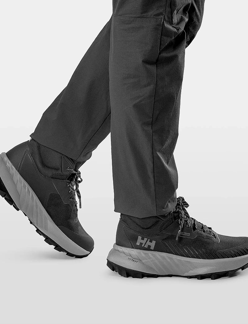 Helly Hansen - W AWE HIKER MID HT - vandringsskor - black - 0