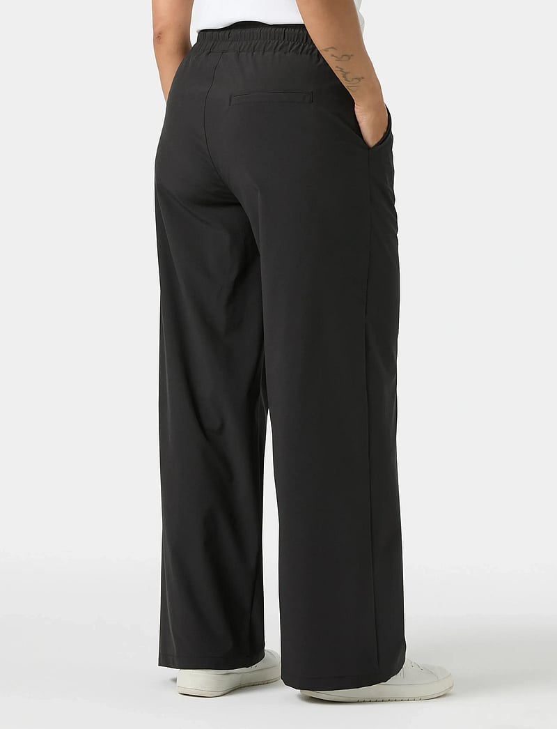 Helly Hansen - W THALIA WIDE PANT - vabaajapüksid - black - 3