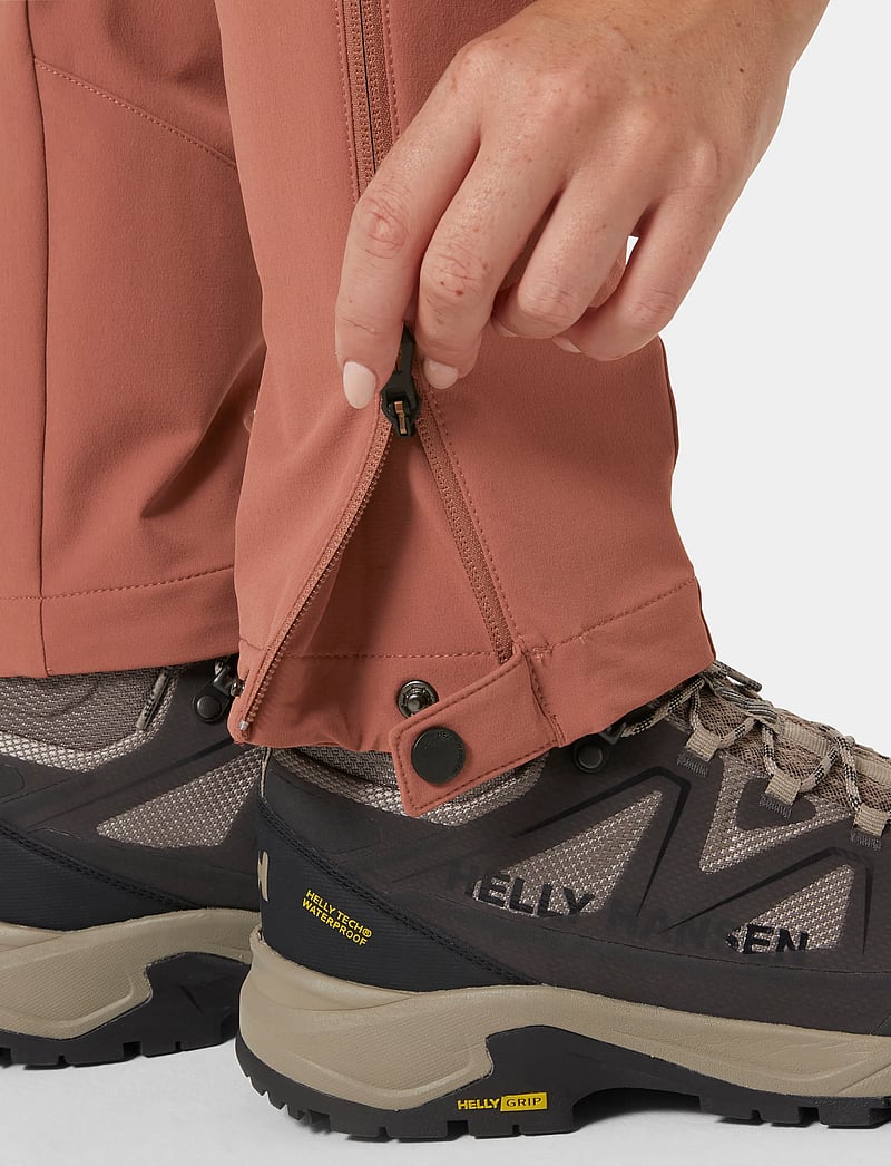 Helly Hansen - W BLAZE SOFTSHELL PANT - Õuepüksid - dark cedar - 4