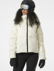 Helly Hansen - W NORA SHORT PUFFY JACKET - ski jackets - snow - 1
