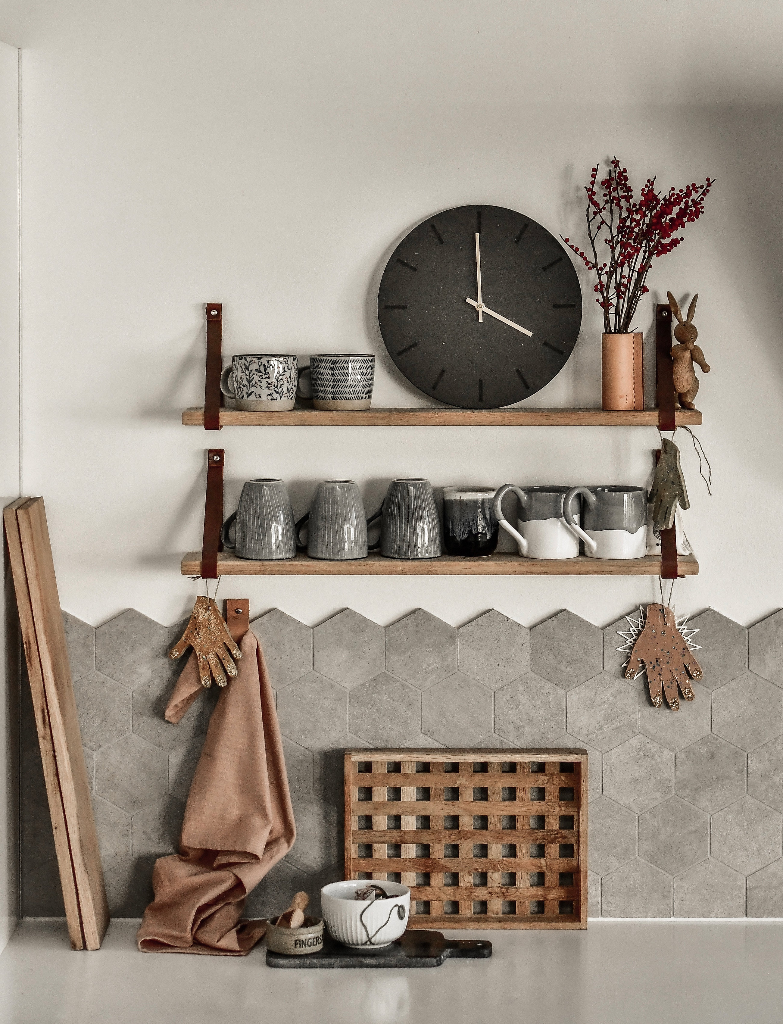 Hemverk Gunpowder, Ø 38 cm, Watches, Silber - Wall Clocks, Homeware