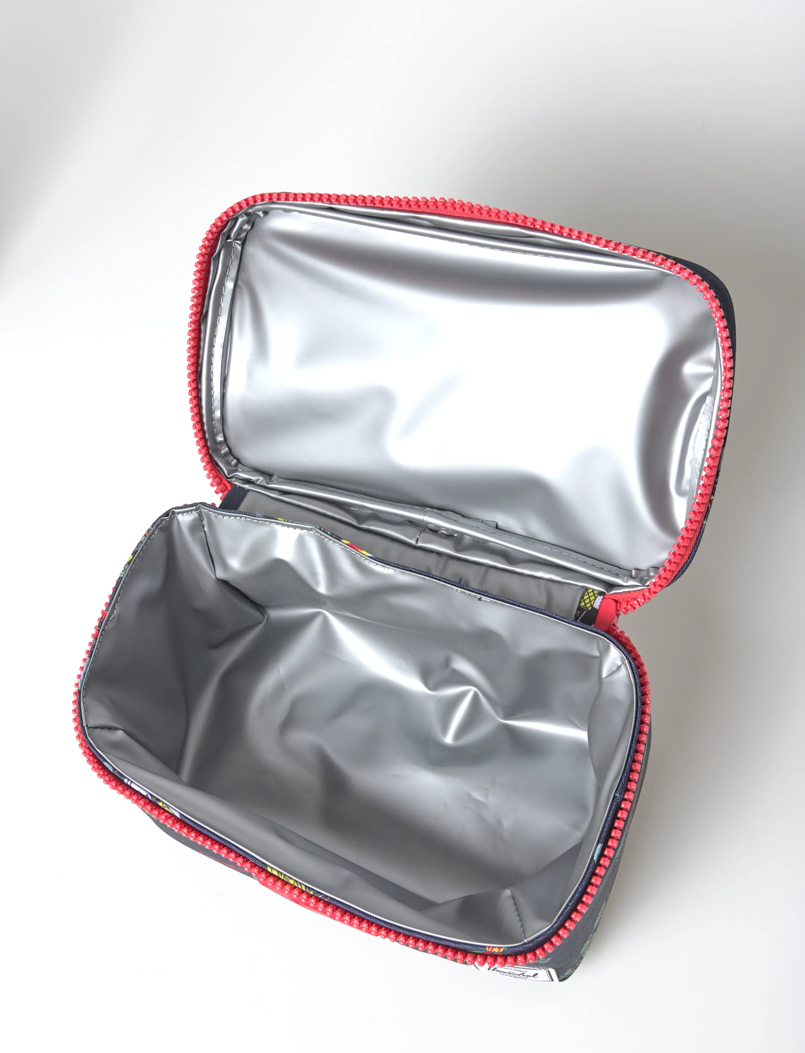 Herschel - Herschel Heritage Lunch Box Little Herschel - lunchlådor - monster trucks - 5