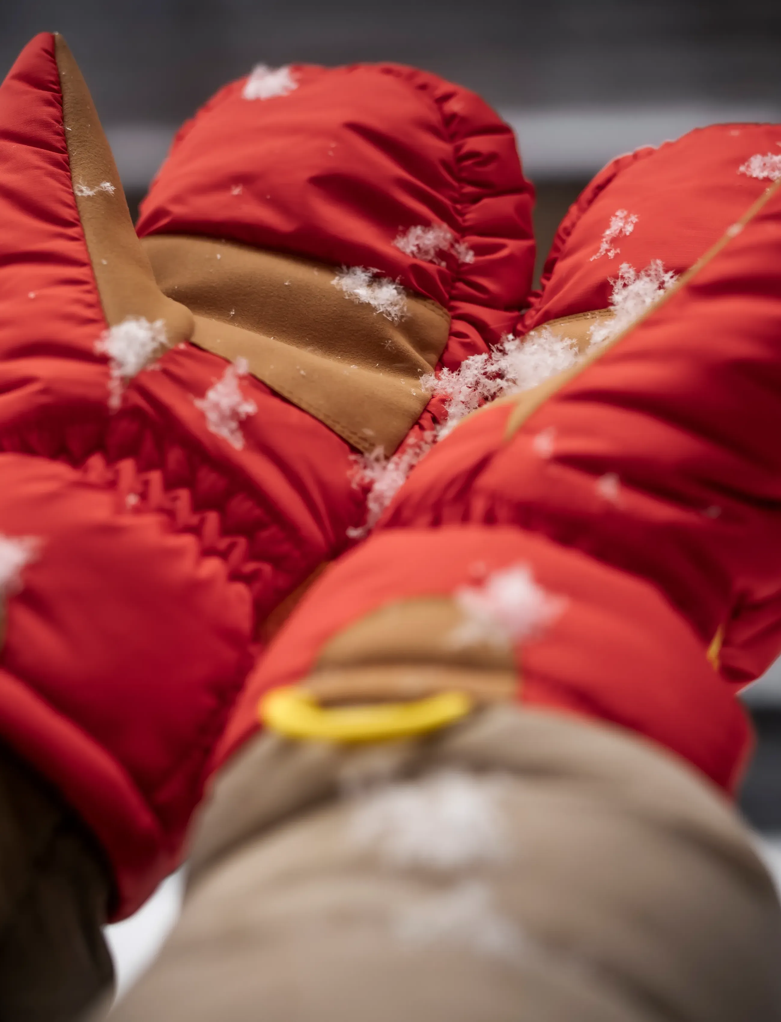 Hestra - Kiruna - mitt - tumvantar - light red - 2