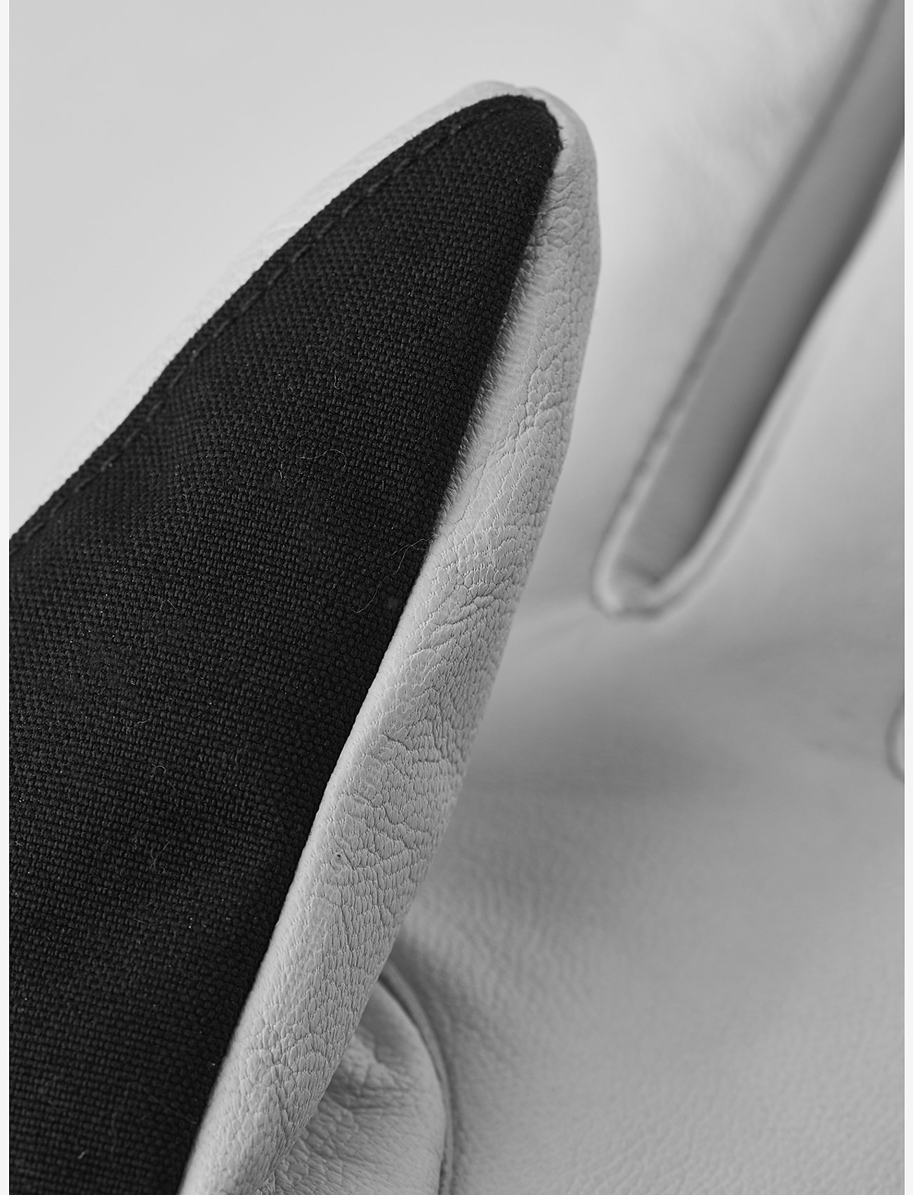 Hestra - Heli Ski Female - 5 finger Black/Offwhite - handsker - black/offwhite - 4