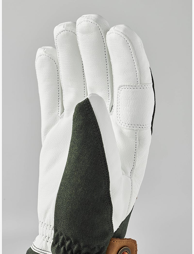 Hestra - Voss CZone - 5 finger Black/Cork - fingervantar - forest - 1