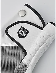 Hestra - Golf Super Wedge Left - 5 finger White/Dark grey-8 - golf-ausrüstung - white/dark grey - 3