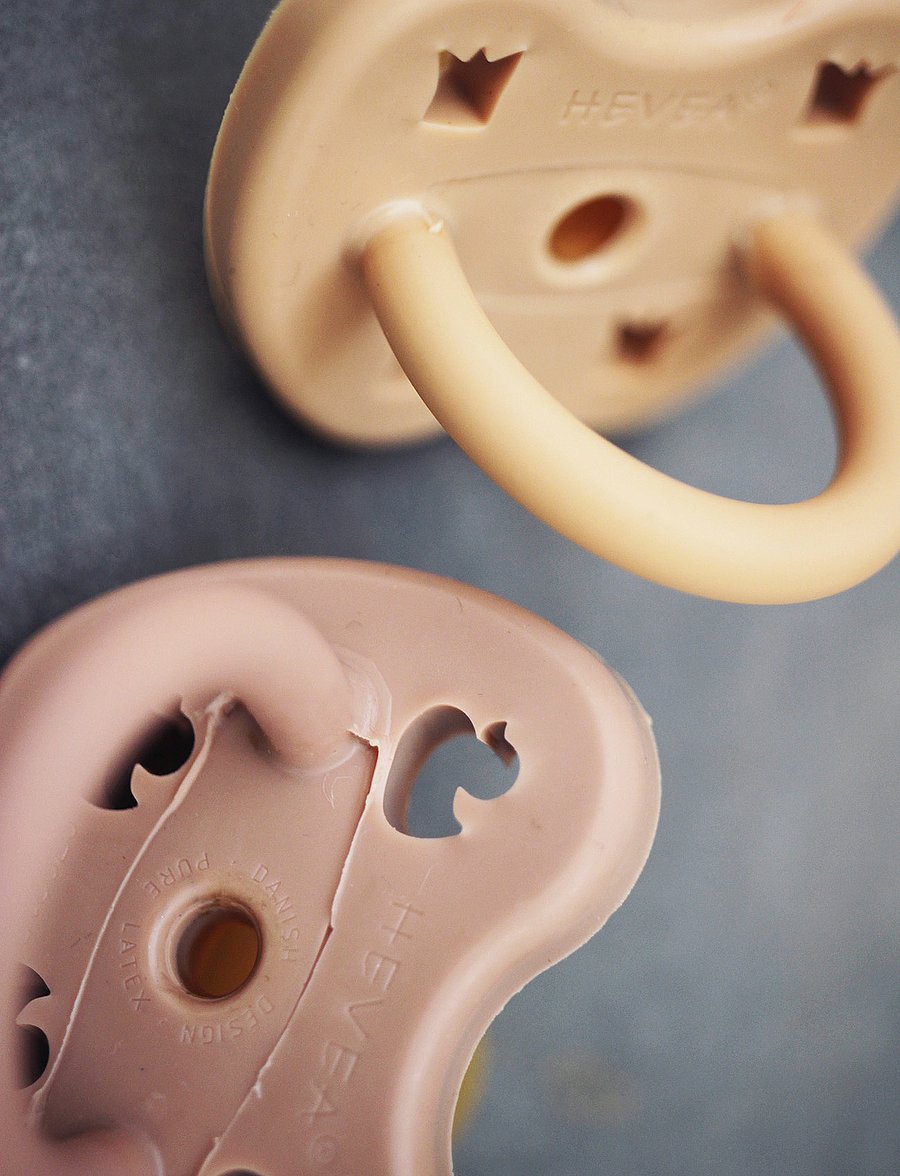 HEVEA - HEVEA Pacifier 3-36 months Round, 2 pack - nappar - sandy nude & tan beige - 0