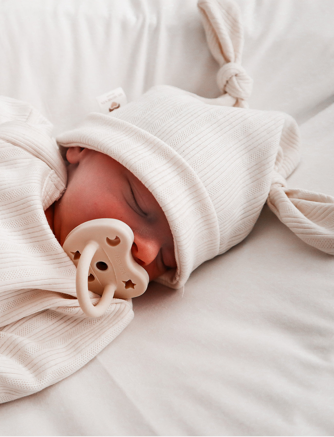HEVEA - Trial Trio-Pack Natural Rubber Pacifiers - Three Teat Mix for Newborn 0+ Months - schnuller -  milky white - 3