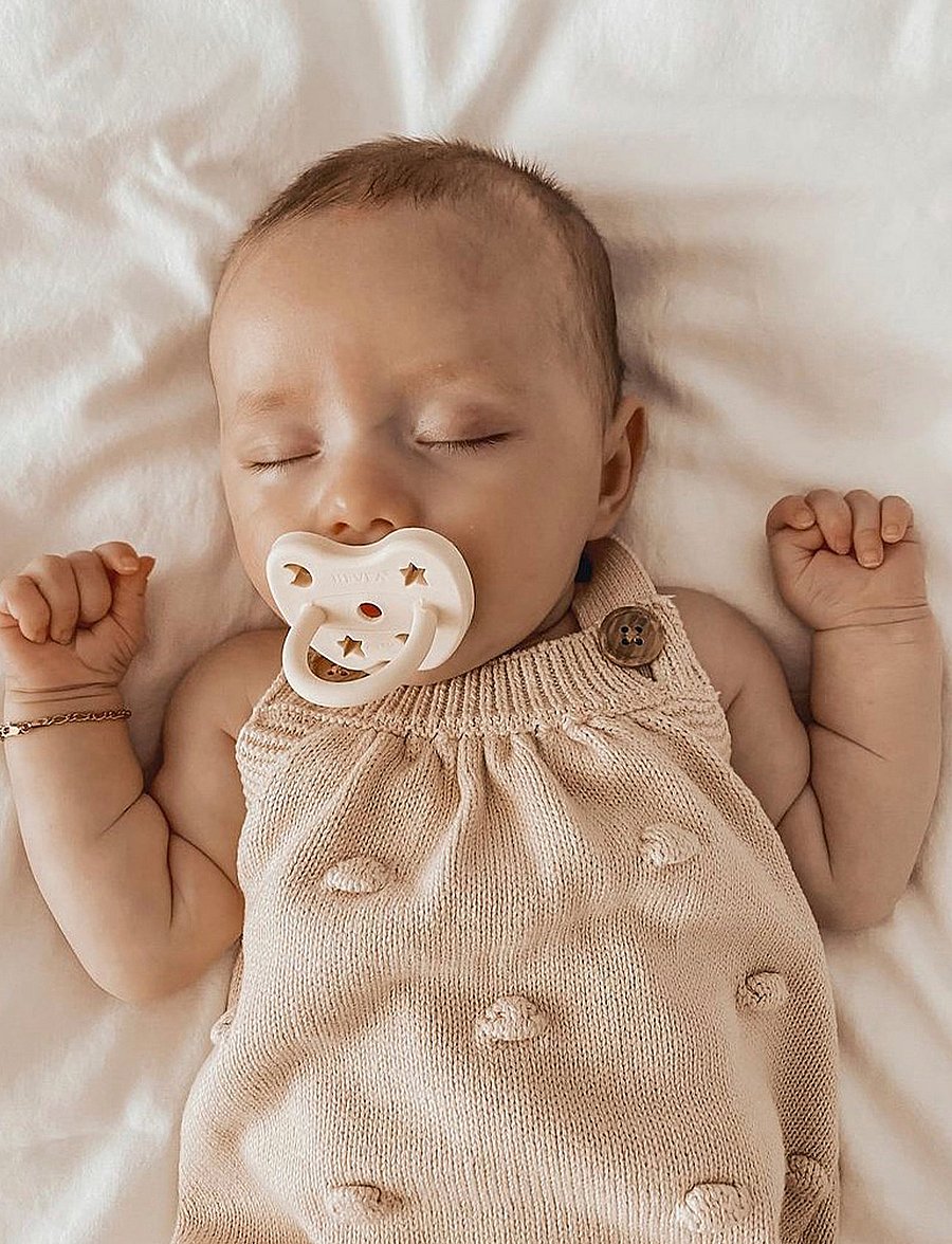 HEVEA - Trial Trio-Pack Natural Rubber Pacifiers - Three Teat Mix for Newborn 0+ Months - schnuller - milky white - 4
