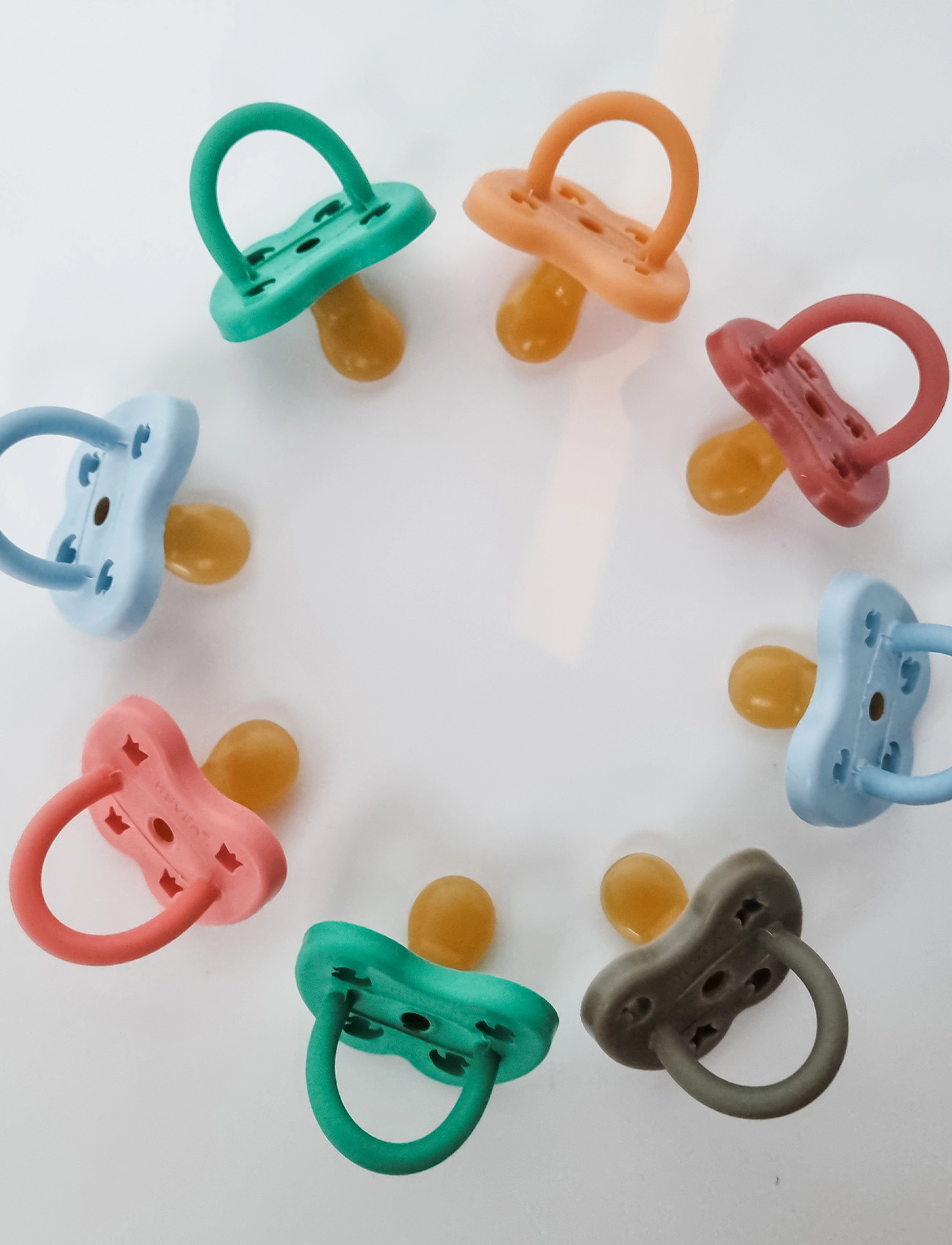 HEVEA - Two-Pack Orthodontic Pacifier 3-36 Months - maya blue & pop of green - 2