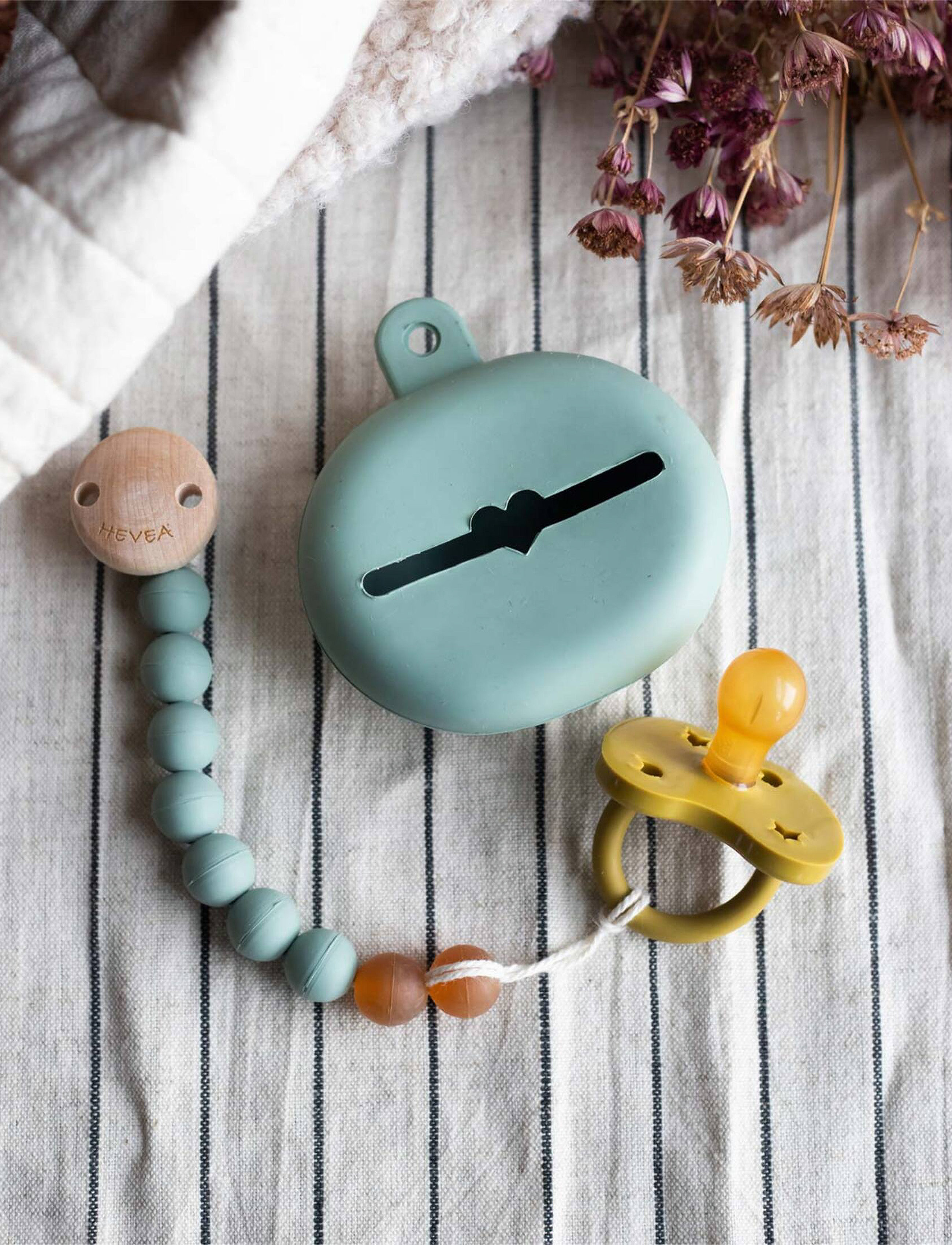 HEVEA Pacifier Keeper Case, Natural Rubber, One Size, Pink, Sutter Og Tilbehør > Sutteklemmer, Børn