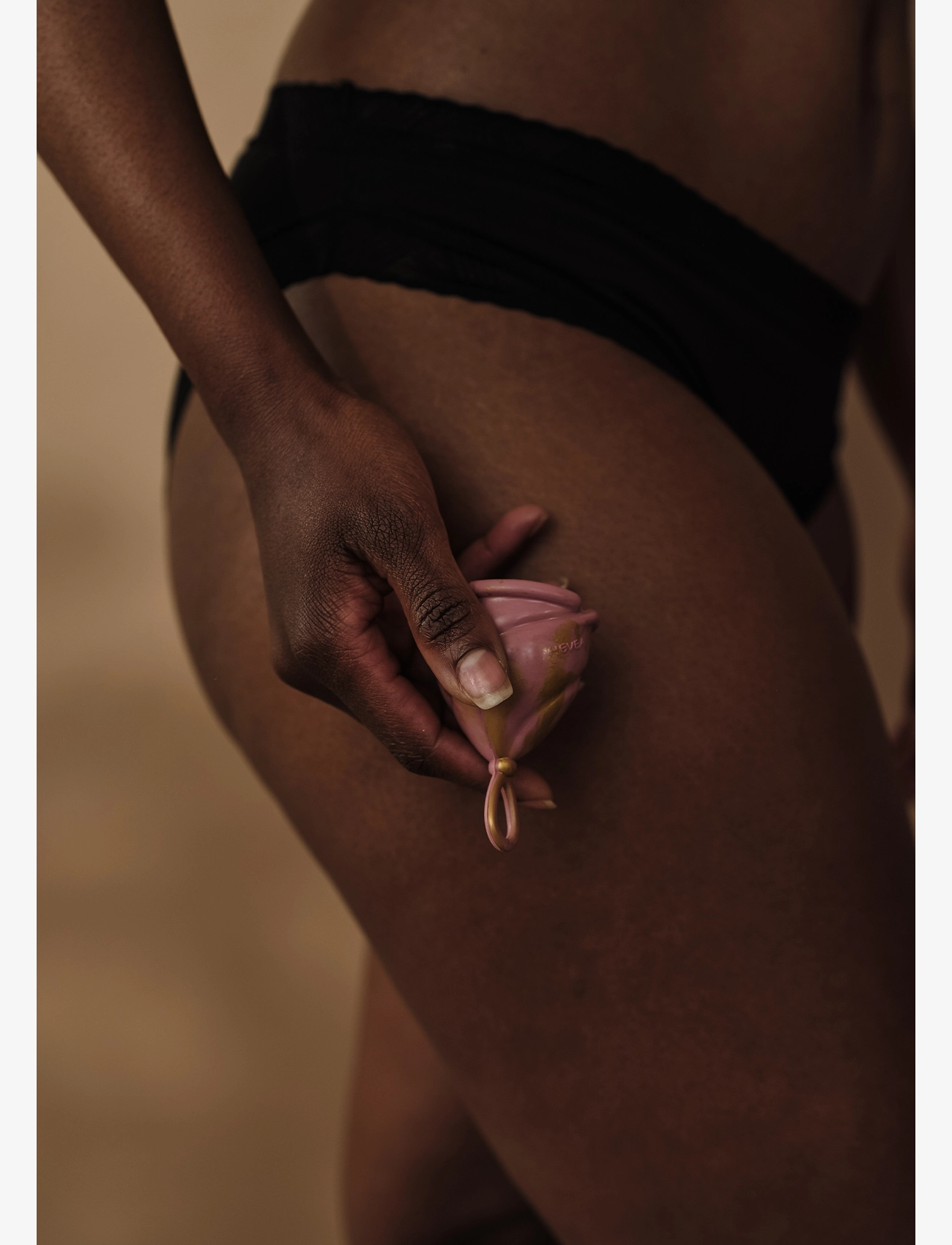 HEVEA - LOOP Menstrual Cup - Size 3 - Golden Rosewood - rosewood - 2