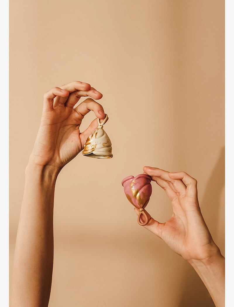 HEVEA - LOOP Menstrual Cup Combo - Sizes 2 & 3 Golden Sand & Golden Rosewood - mensprodukter - sand & rosewood - 2