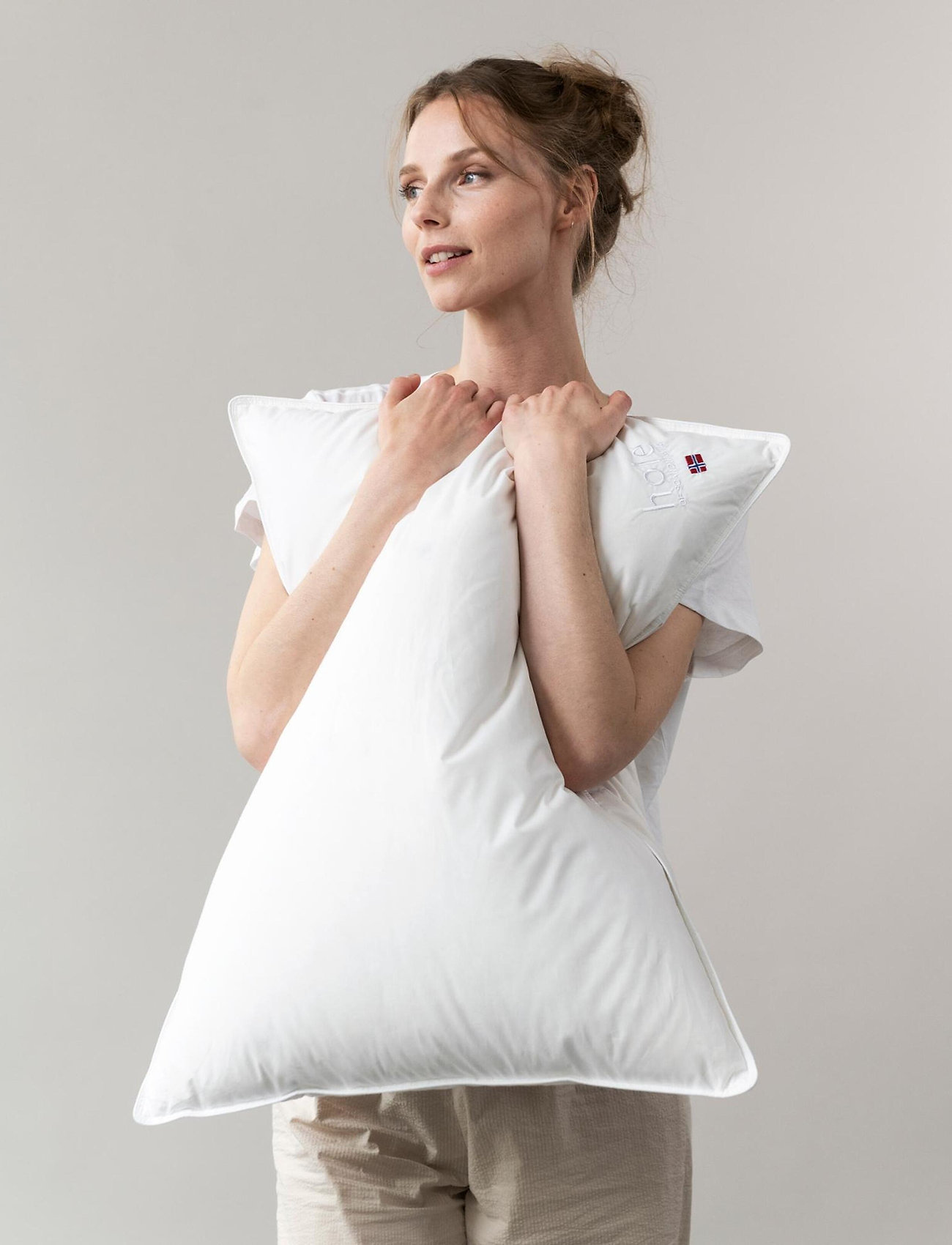 Høie of Scandinavia  - Freja medium dunkudde - white - 2