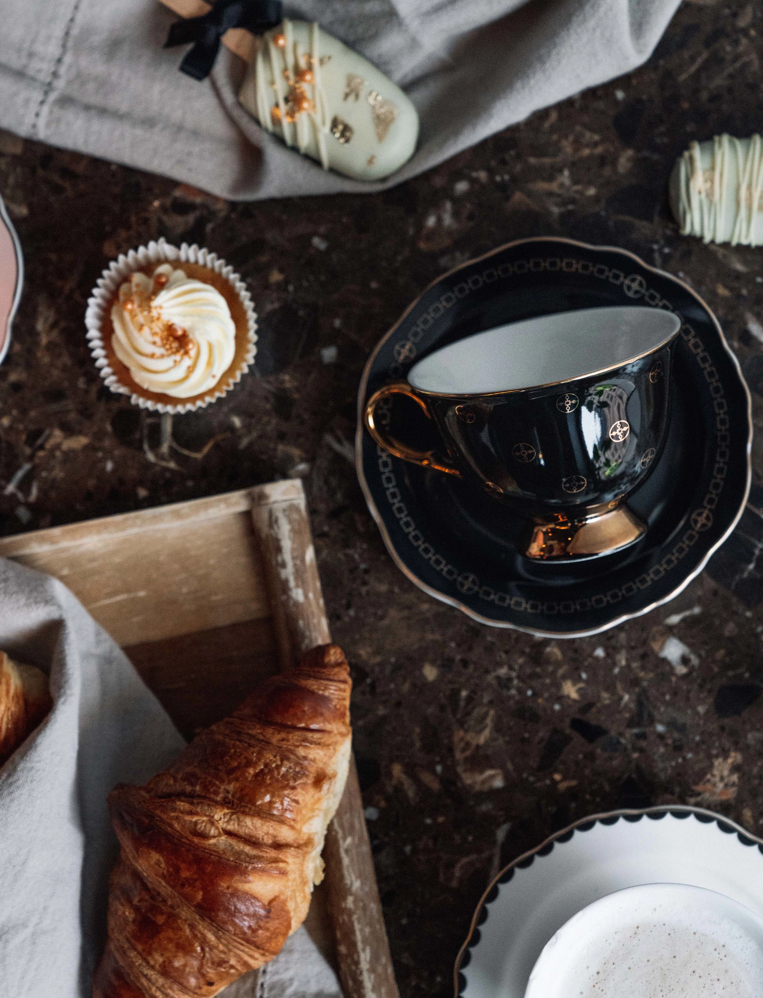 Hilke Collection Kop Med Underkop – Anima Gemella Nero, 22 CL, Cups & Mugs, Schwarz - Tea Cups, Homeware